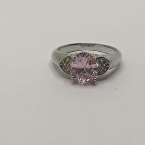 Fashion ring with pink stone